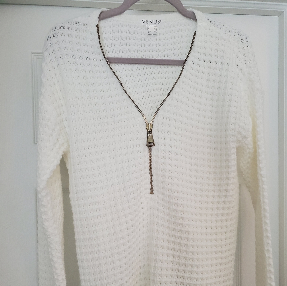 Venus V-NECK ZIP UP SWEATER